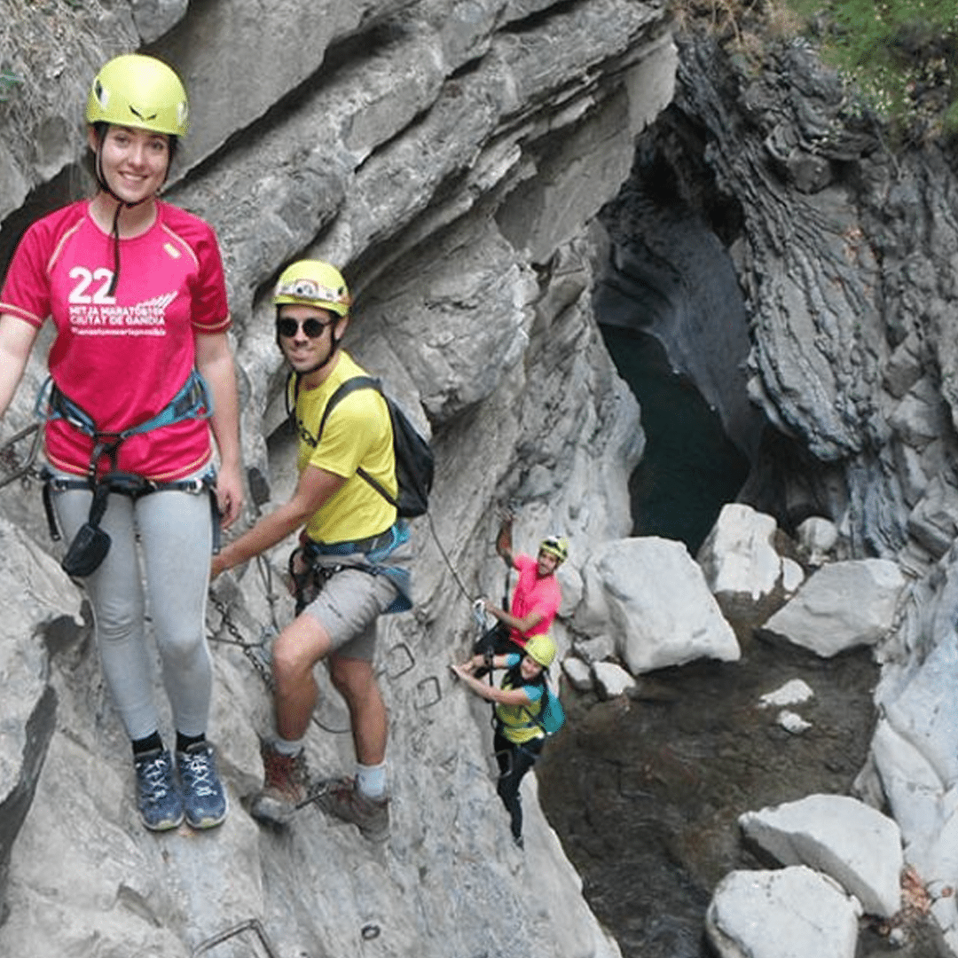 Vía ferrata en los Pirineos, en la zona de Ordesa