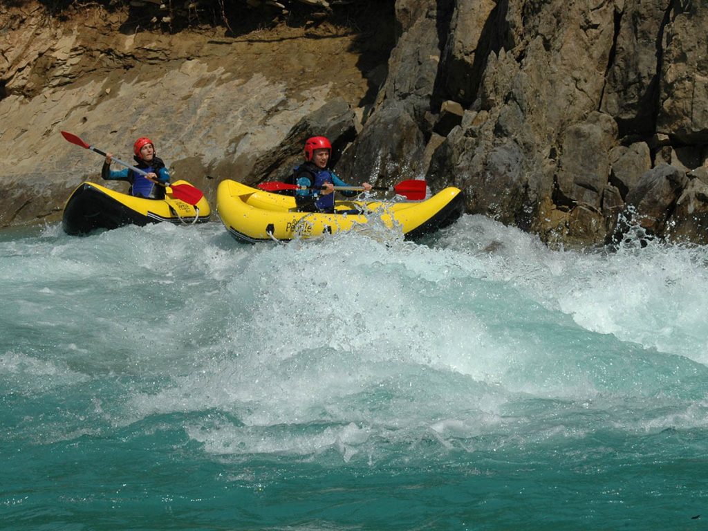 Descenso en canoa por el río Ara en los Pirineos